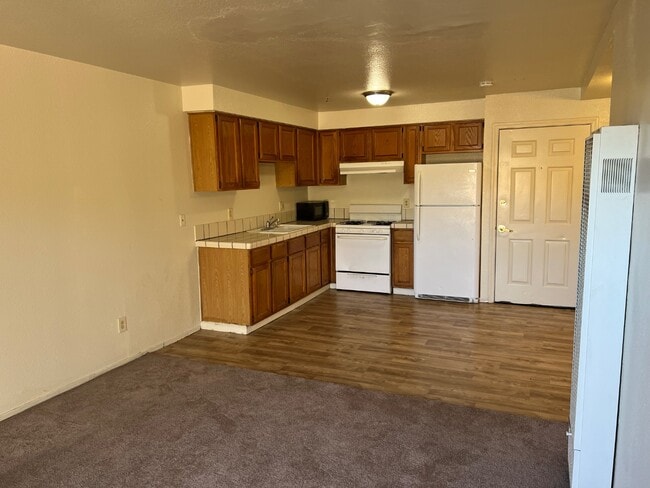 Photo - 2001 Broadway Ave