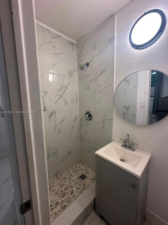 Photo - 655 NW 2nd St Unidad A
