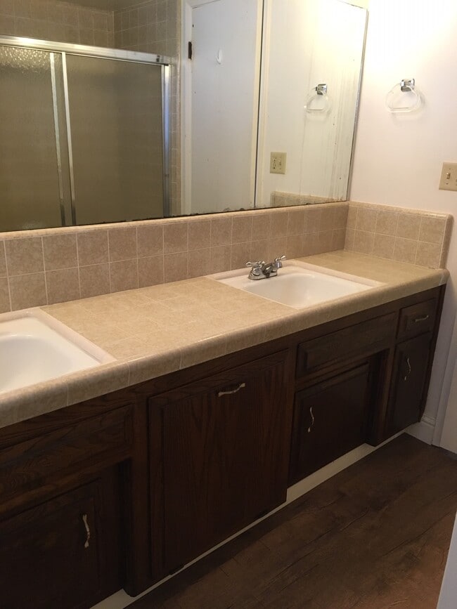 Photo - 5609 Logan St