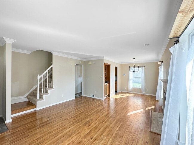 Photo - 4453 Newberry St