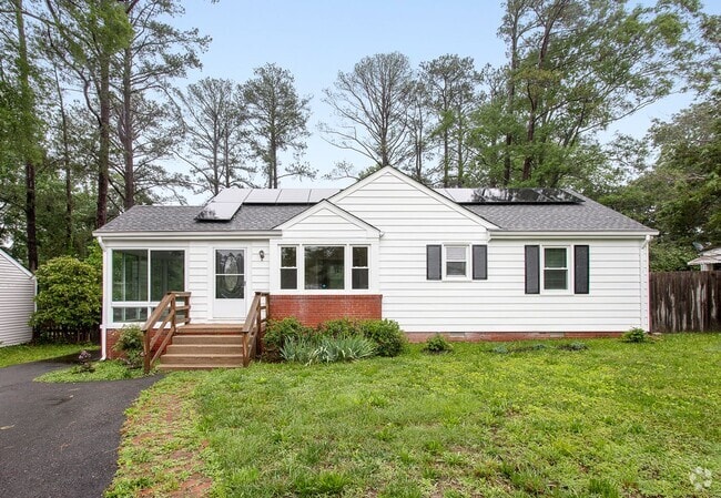 Building Photo - $2,300 / 3 br / 1.0 ba / 1,008 sqft Rental