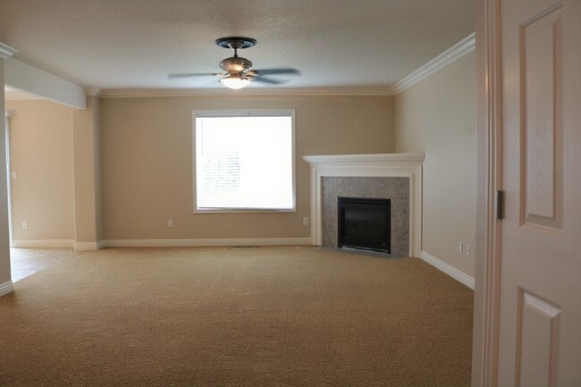 Photo - Home Sweet Home! 4 Bedroom/2.5 Bath in Sal...