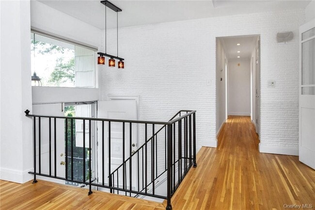 Photo - 5 Deerhill Ln