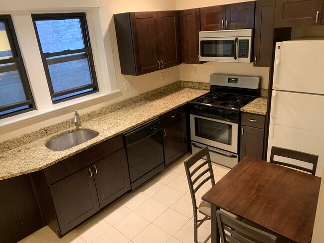Building Photo - 9 Upland Rd Unit 8 Rental