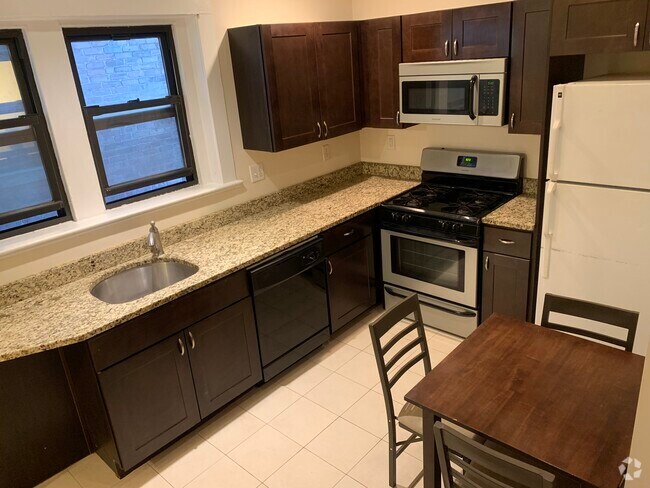 Building Photo - 9 Upland Rd Unit 8 Rental