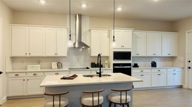 Photo - 16450 Hamlin Vw St