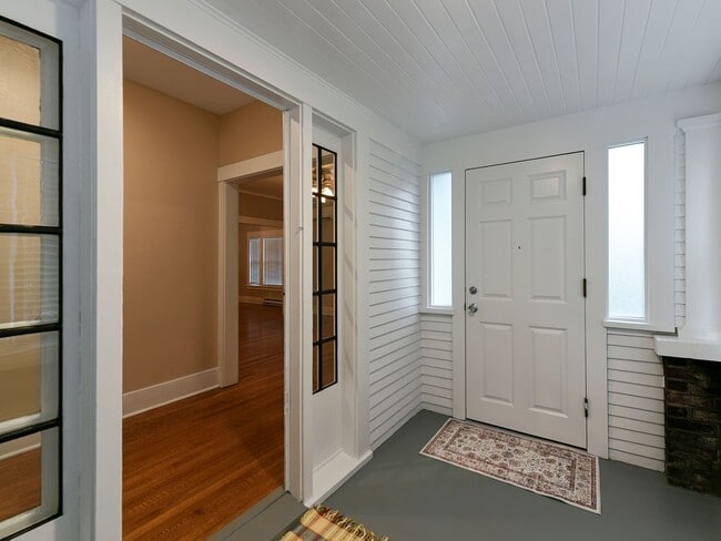 Photo - Beautifully Remodeled 2 Bedroom Craftsman Home near Downtown Auburn