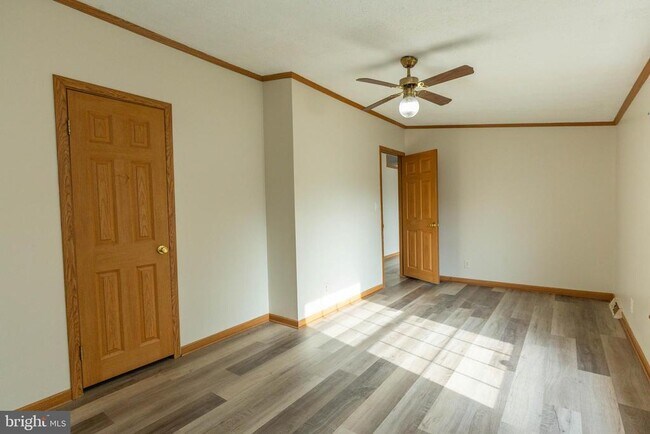 Photo - 202 N Teal Rd