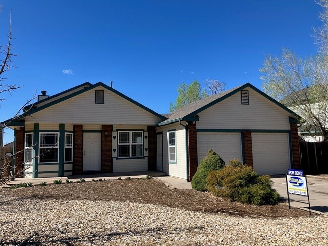 Building Photo - 4 Bedroom Home Available Near COS Airport!