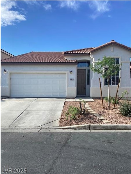 Building Photo - Single story home in gated community!