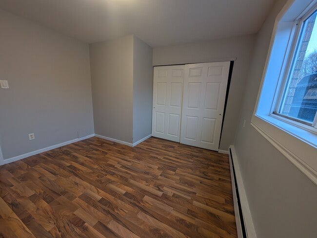 Photo - Comfortable 1-Bedroom Apartment – Heat & H... Unit 0005