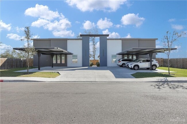 Building Photo - 17 E Mayfair St Unit 2