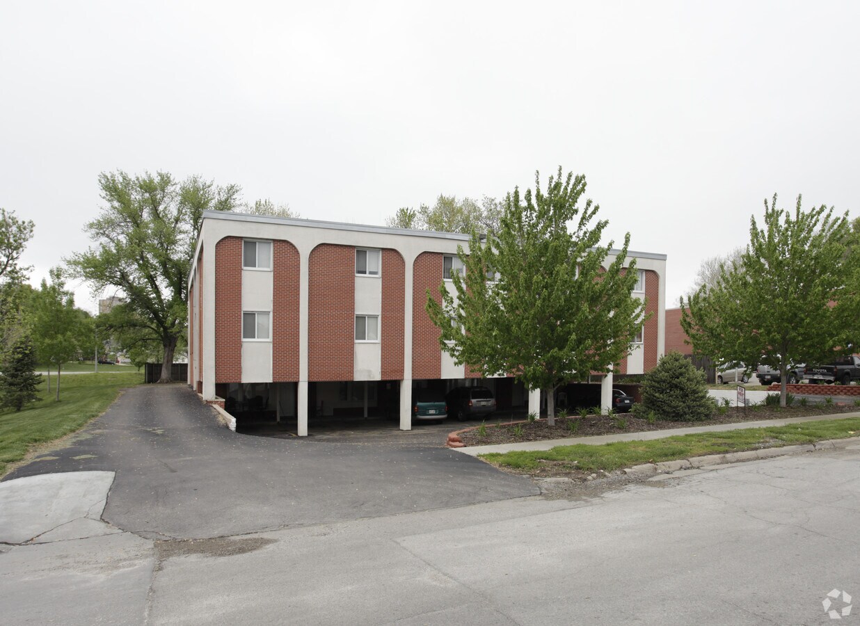 Photo - 5120 Walnut St Apartments