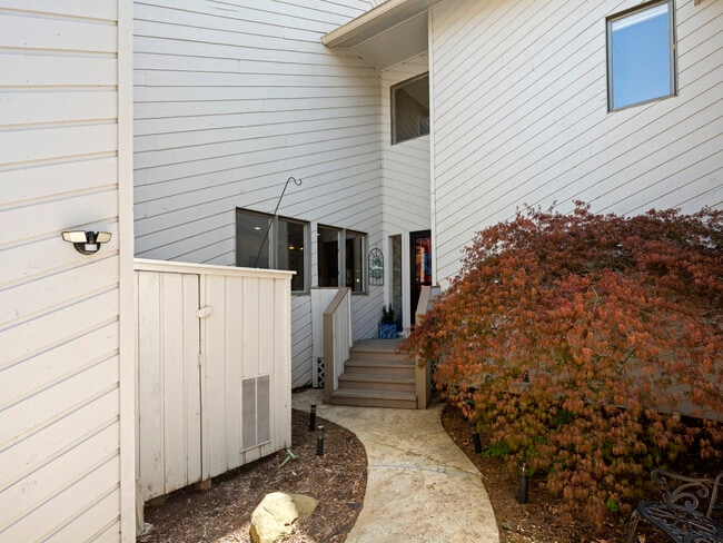 Photo - 106 Clubwood Ct