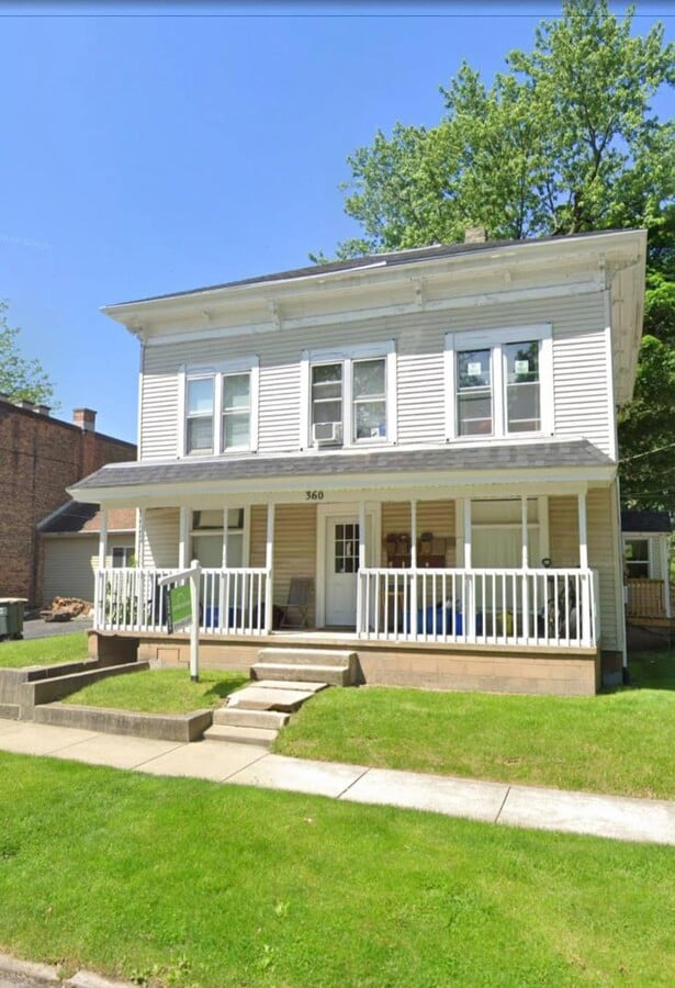 Photo - 360 College Ave