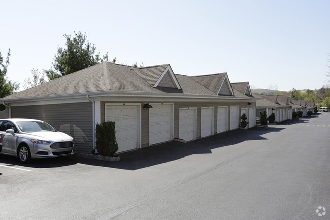 Woodmont Mews