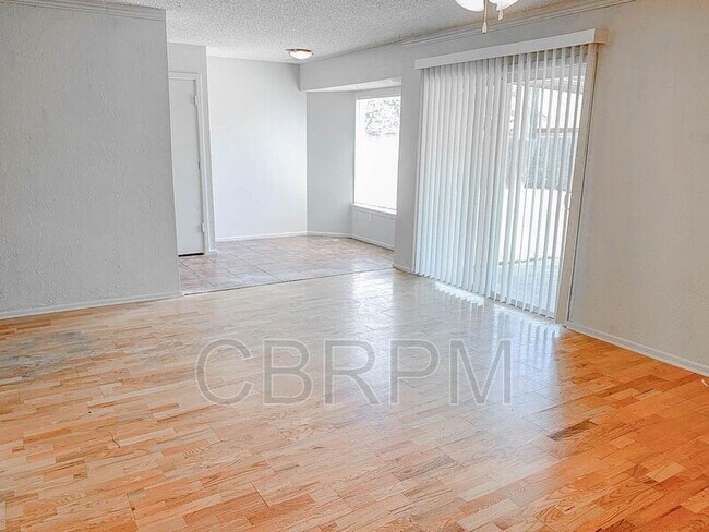 Photo - 2131 74th St