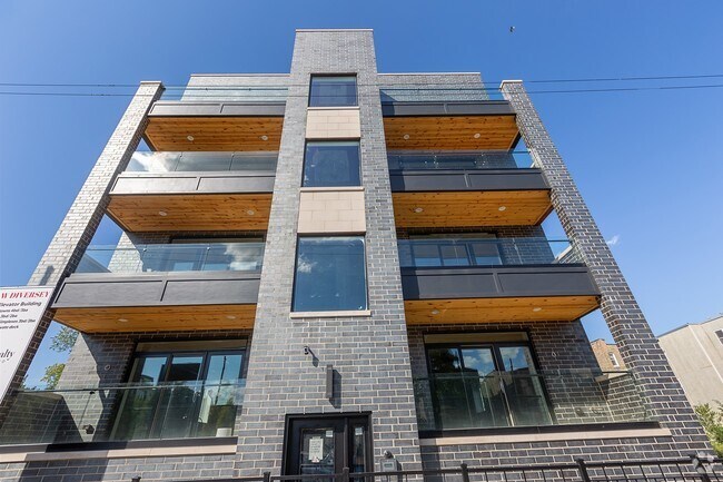 Building Photo - 2514 W Diversey Ave Rental