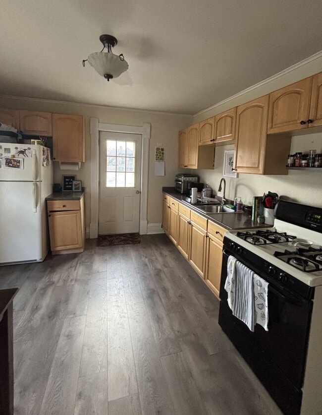 Photo - 2543 S Graham St Unit Upper
