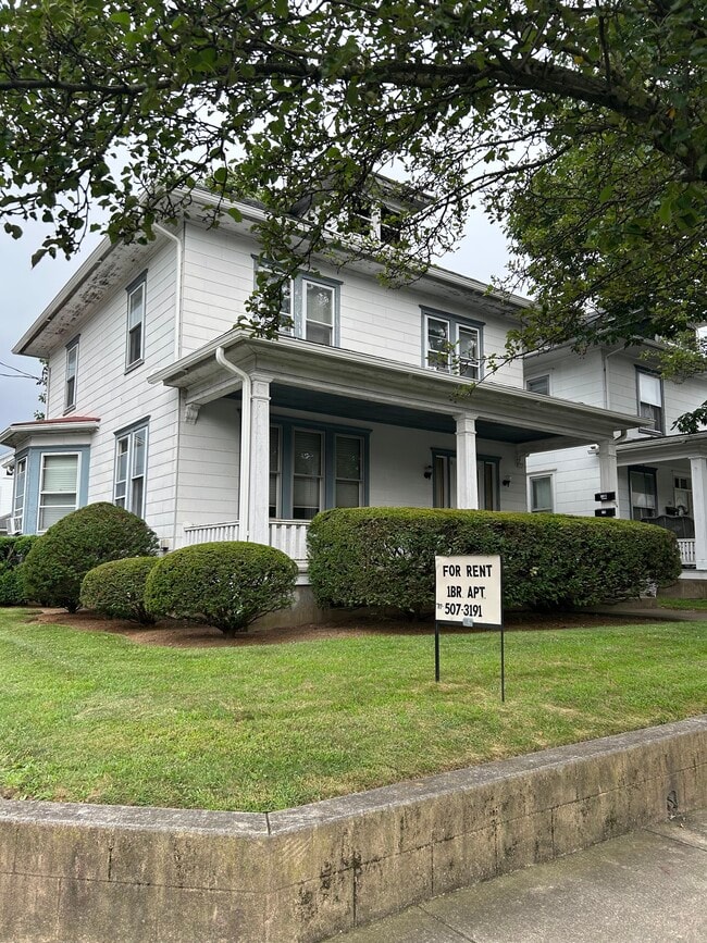 Building Photo - 136 E Oak St Unit 136 Rental