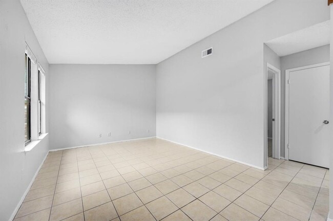 Photo - 2008 Old W Pl