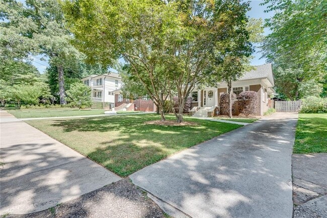 2104 Delano Dr NE