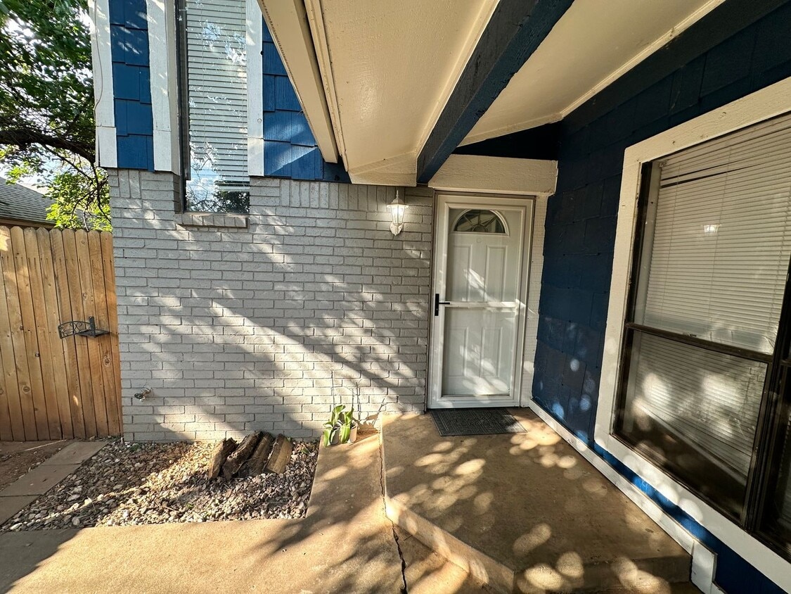 Amazing 3 bed 2 bath duplex - Amazing 3 bed 2 bath duplex
