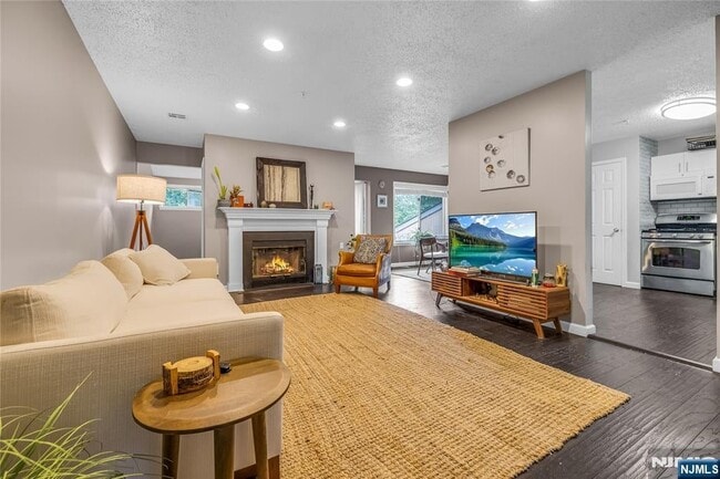 Photo - 8 Larkin Cir