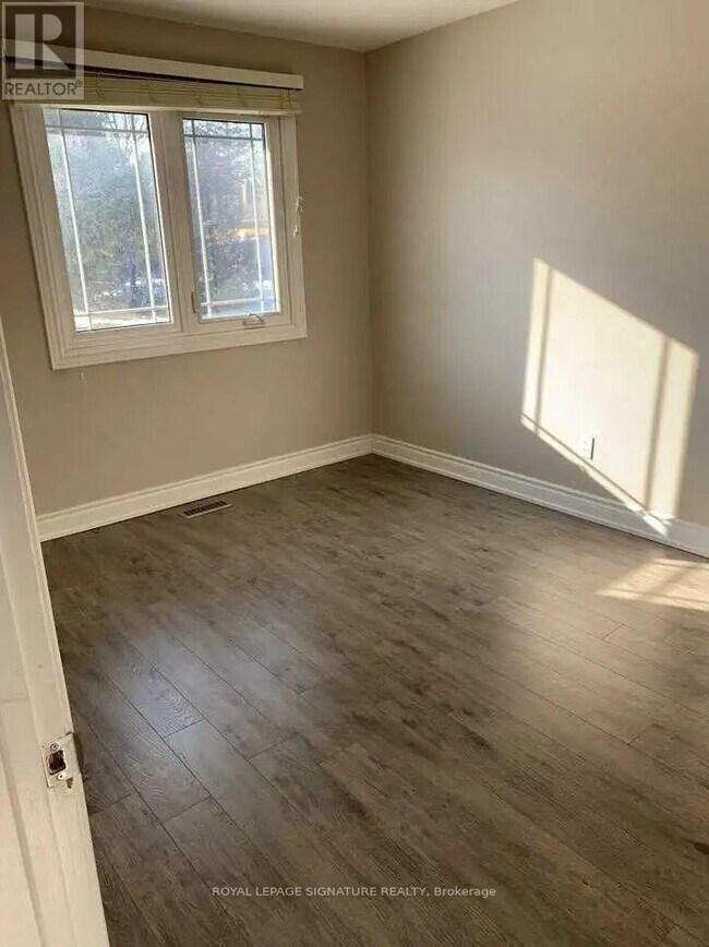 Photo - 438 Bonita Crescent