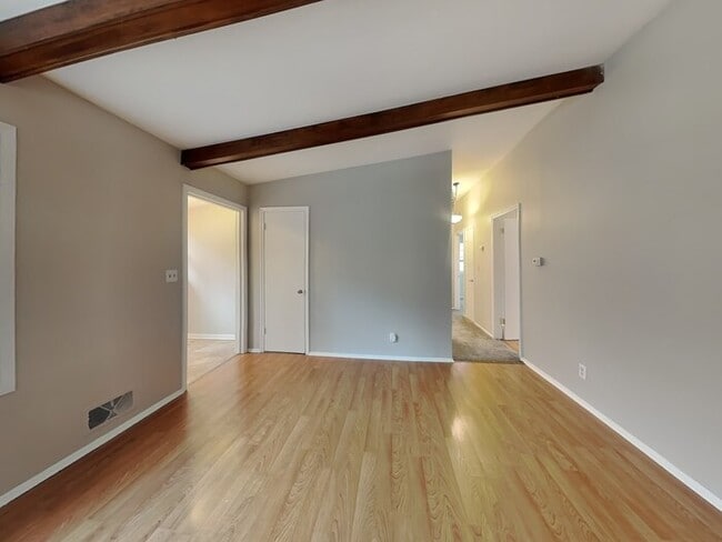 Photo - 2272 Hazel St N