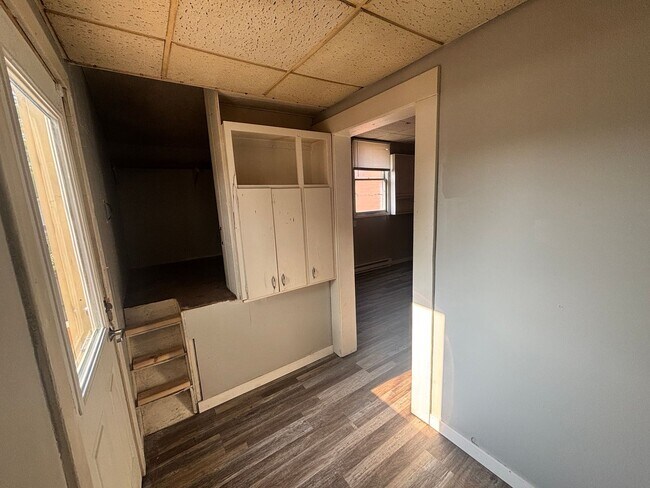 Photo - Studio Apartment Blocks from Downtown La Crosse Unit Apt 2