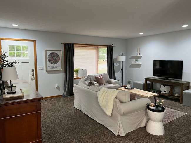 Living Room - 612 Acorn Pl