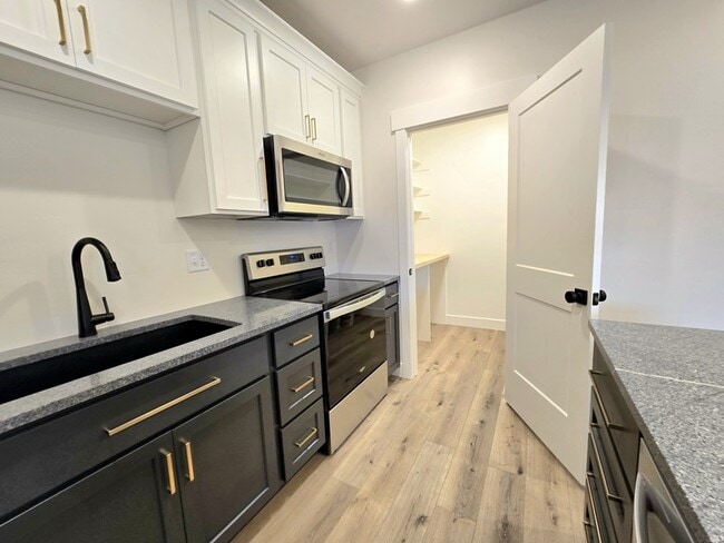 Photo - 779 S 450 E