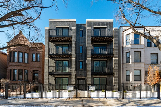 Building Photo - 4536 S Prairie Ave Unit 1N