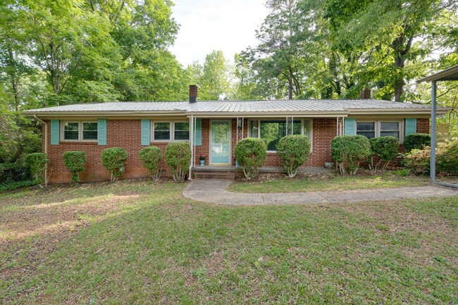 Building Photo - Spacious 3-Bed Ranch Living in Hillsborough