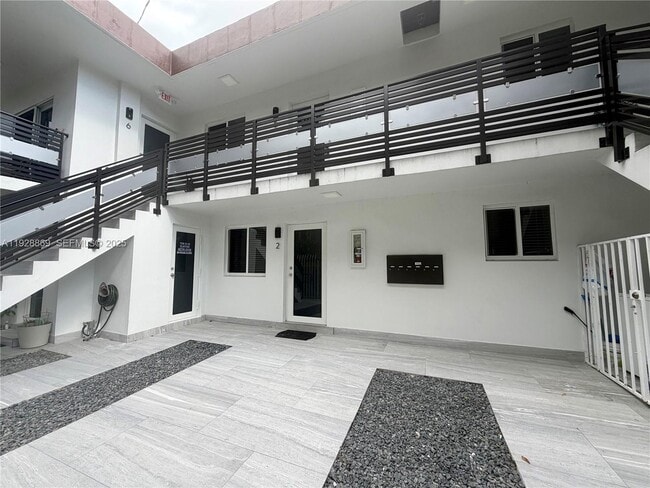 Photo - 1629 SW 3rd St Unit 5