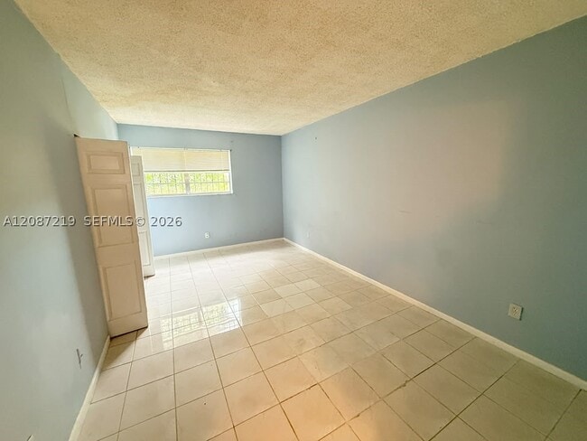 Photo - 1255 W 53rd St Unit 309