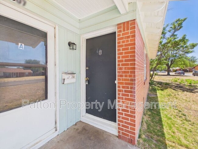 Building Photo - 2807 Duncan Dr