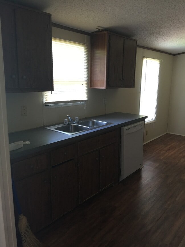 Photo - 3 Bedroom and 2 Bathroom Mobile home in the Tanglewood area
