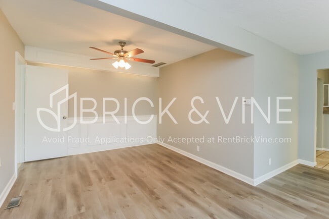 Photo - 403 George L Cross Ct