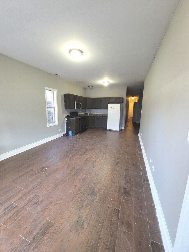 Photo - 7947 S Escanaba Ave