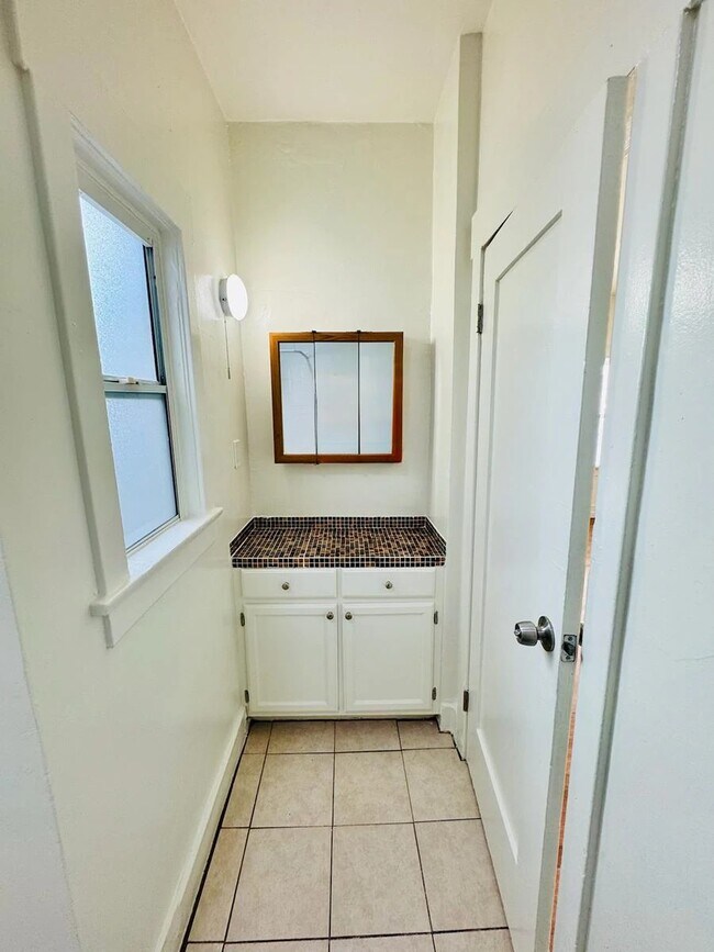 Photo - 984 S. Oxford Avenue,