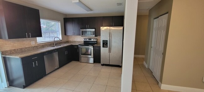 Photo - 6430 Polk St