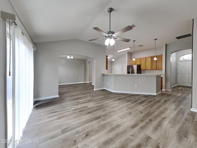 Photo - 2450 Creekfront Dr