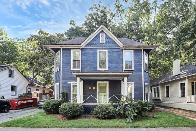 Charming 2nd Floor 2BD/1BA Unit on Pecan Ave! - Charming 2nd Floor 2BD/1BA Townhome Unit on Pecan Ave!