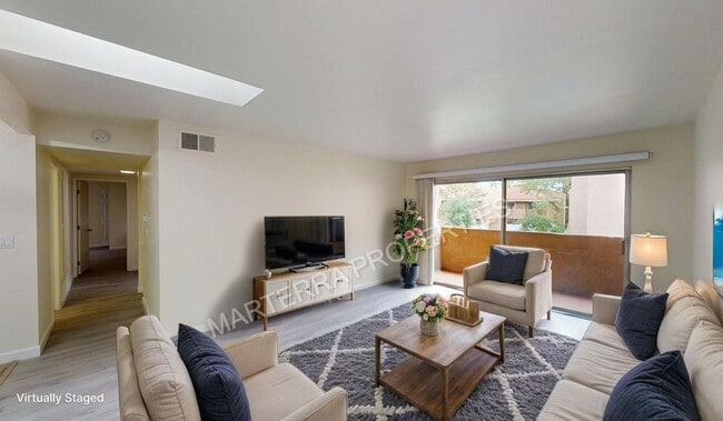 Charming 3-Bedroom, 2-Bathroom Home in Sou... - Charming 3-Bedroom, 2-Bathroom Home in Sou... Unit 102