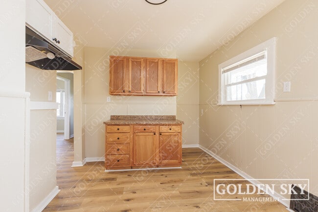 Photo - 4613 S Madison St