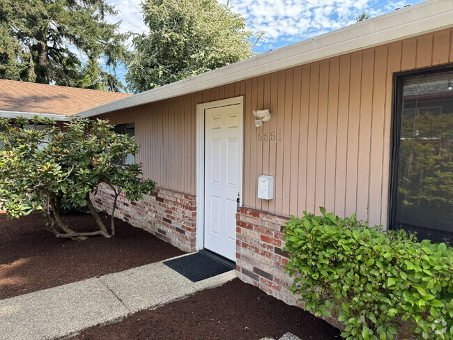 Building Photo - 2-Bedroom Near Mt. Tabor Rental
