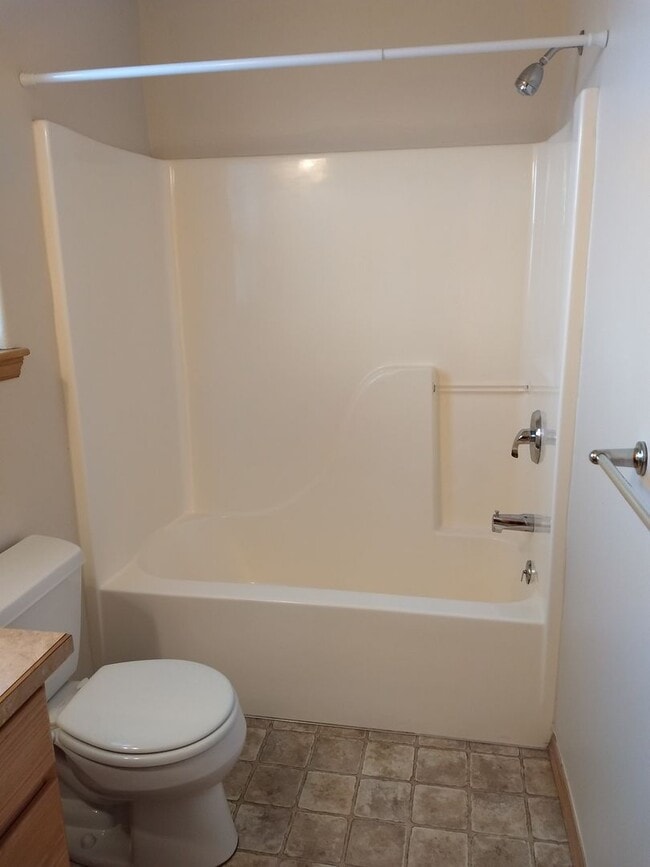 905 E Riggs St Unit 3