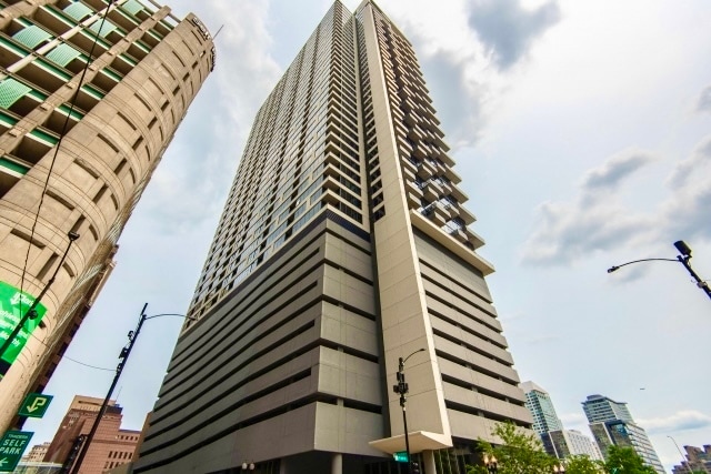 Photo - 235 W Van Buren St